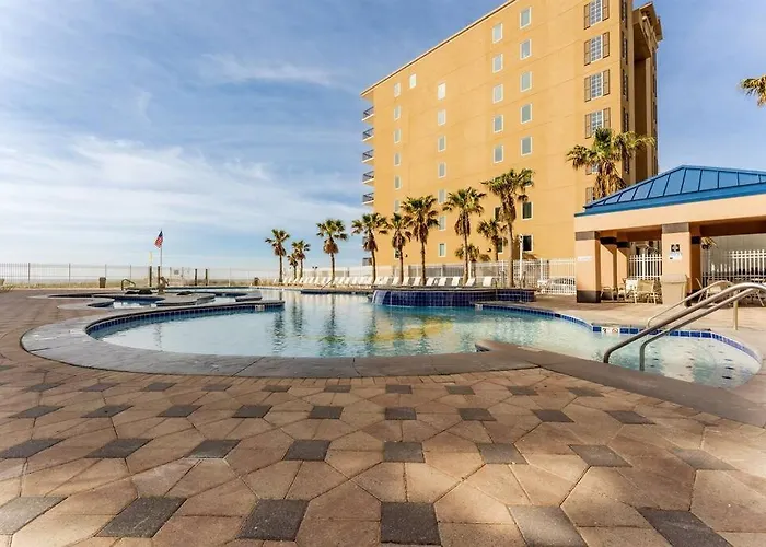 Apartment 2 Bedroom At Crystal Tower With 2 Outdoor Pools, Lazy River, Heated Indoor Pool, Access Gulf Shores