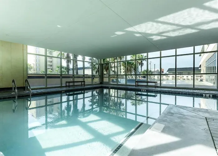 Apartment 2 Bedroom At Crystal Tower With 2 Outdoor Pools, Lazy River, Heated Indoor Pool, Access