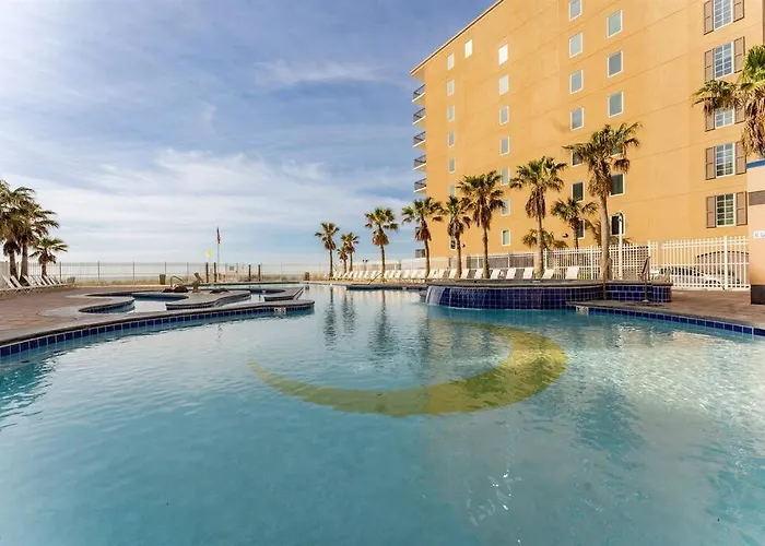 2 Bedroom At Crystal Tower With 2 Outdoor Pools, Lazy River, Heated Indoor Pool, Access