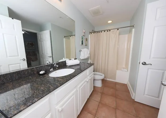 2 Bedroom At Crystal Tower With 2 Outdoor Pools, Lazy River, Heated Indoor Pool, Access Gulf Shores