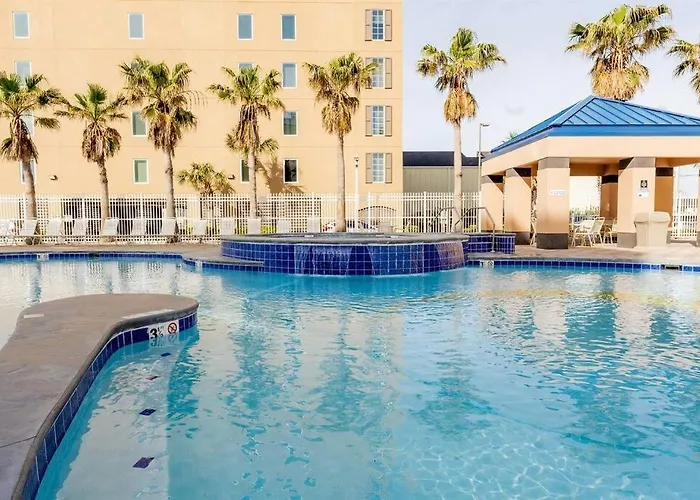 2 Bedroom At Crystal Tower With 2 Outdoor Pools, Lazy River, Heated Indoor Pool, Access * Gulf Shores